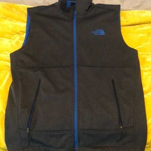 Men’s North Face zip up vest
